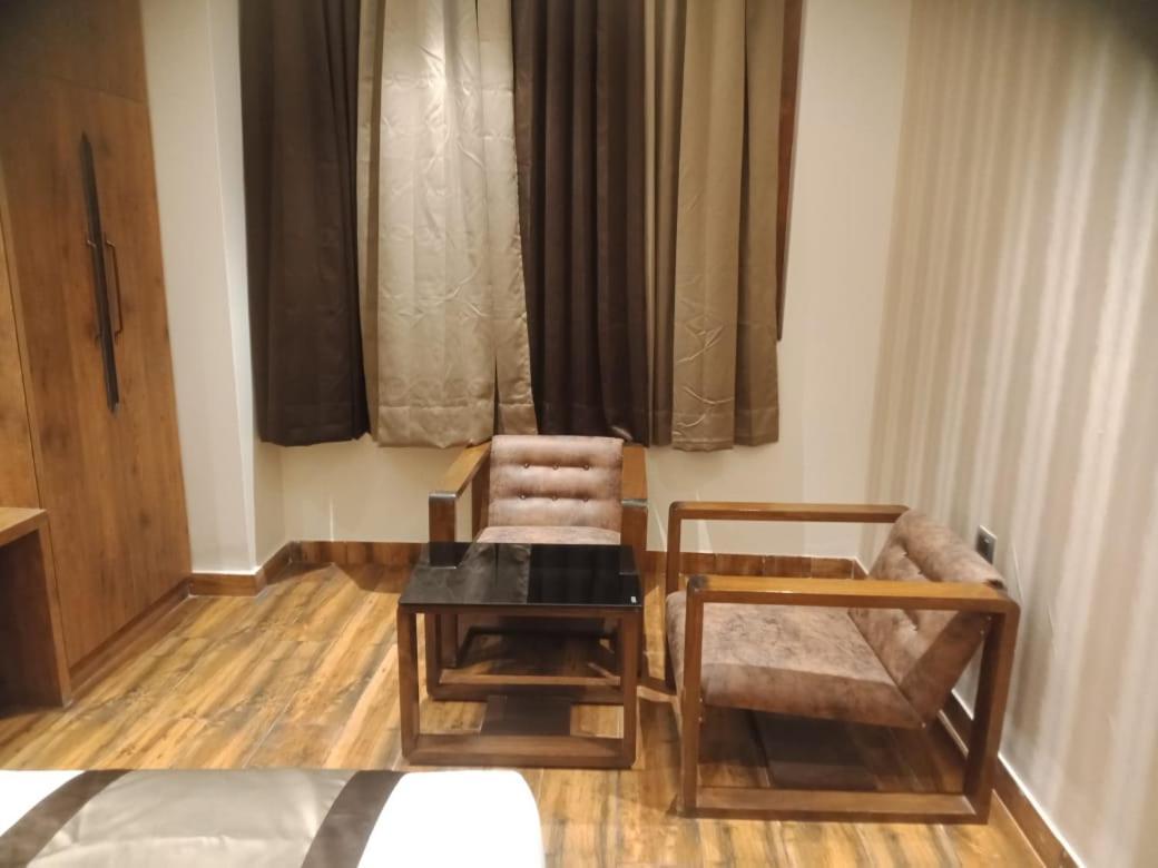 Hotel Emperio Grand לקנאו מראה חיצוני תמונה