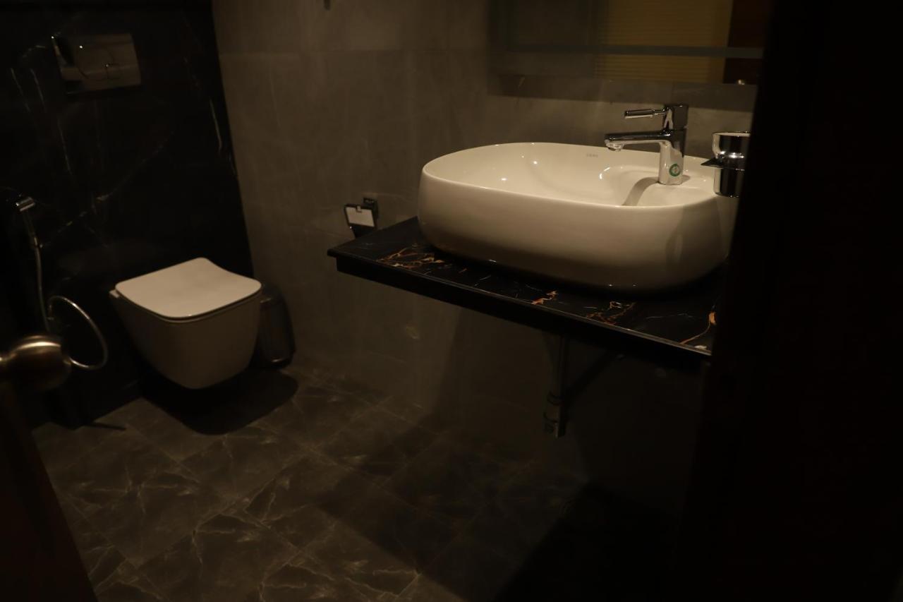 Hotel Emperio Grand לקנאו מראה חיצוני תמונה