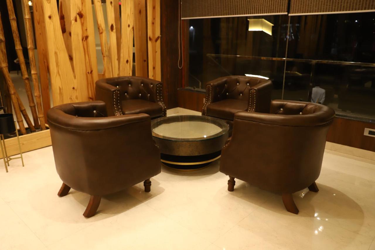 Hotel Emperio Grand לקנאו מראה חיצוני תמונה