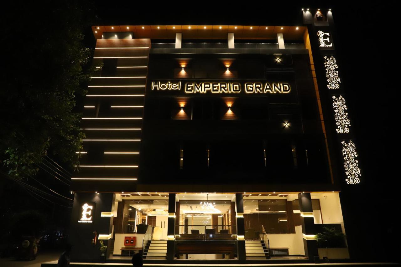 Hotel Emperio Grand לקנאו מראה חיצוני תמונה