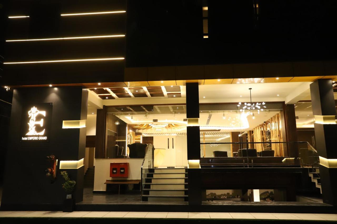 Hotel Emperio Grand לקנאו מראה חיצוני תמונה