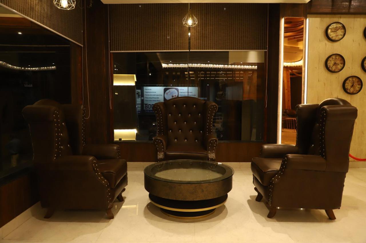 Hotel Emperio Grand לקנאו מראה חיצוני תמונה