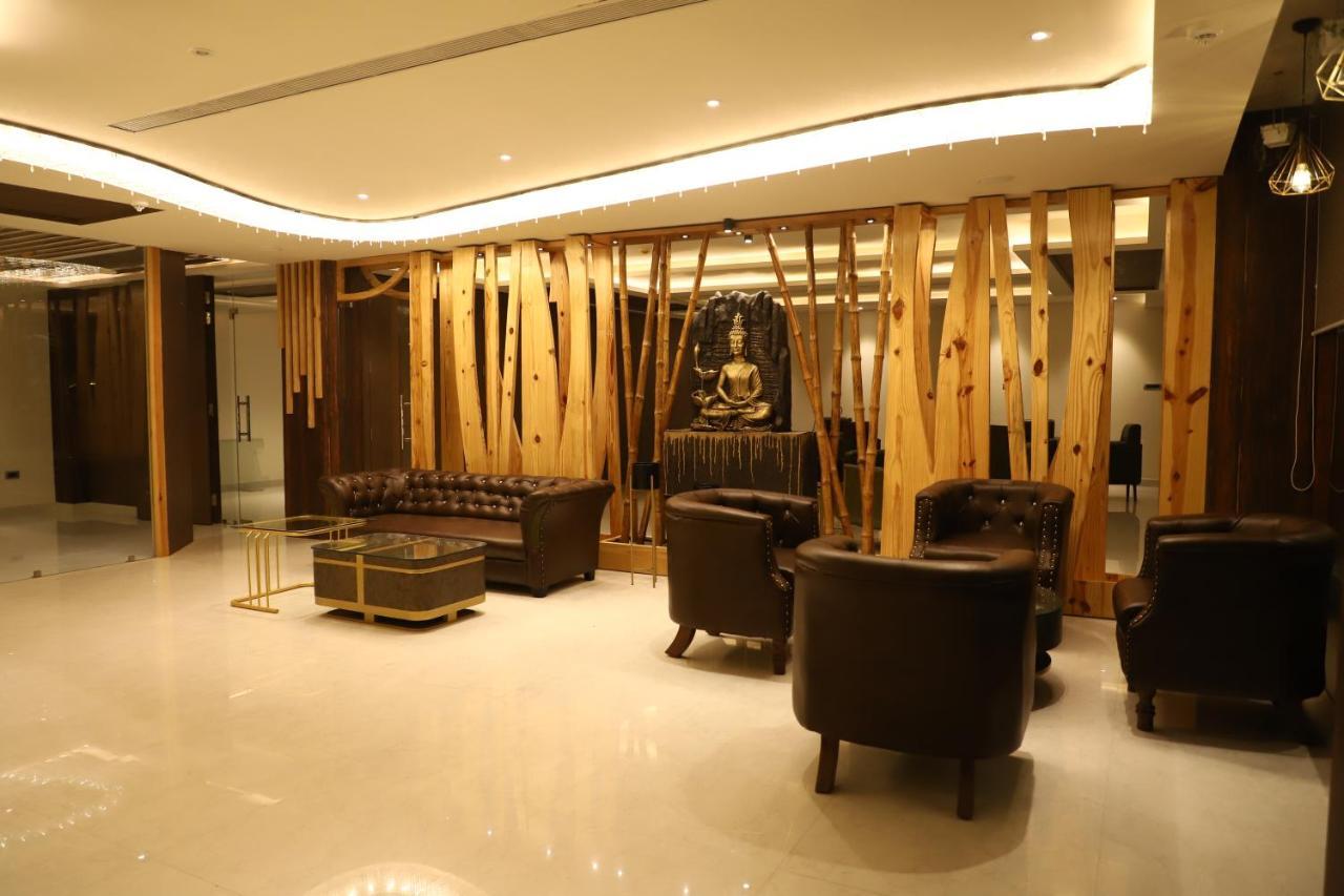 Hotel Emperio Grand לקנאו מראה חיצוני תמונה